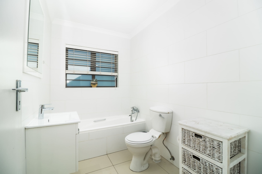 5 Bedroom Property for Sale in Vredekloof Heights Western Cape